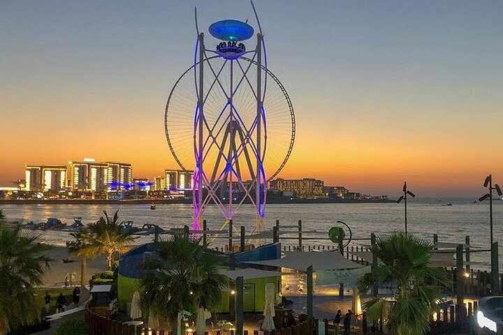 Soaring above JBR Beach enjoy spectacular sunset views while sipping your favorite drink. Embrace the sensation of flying as you create unforgettable memories with friends and family.